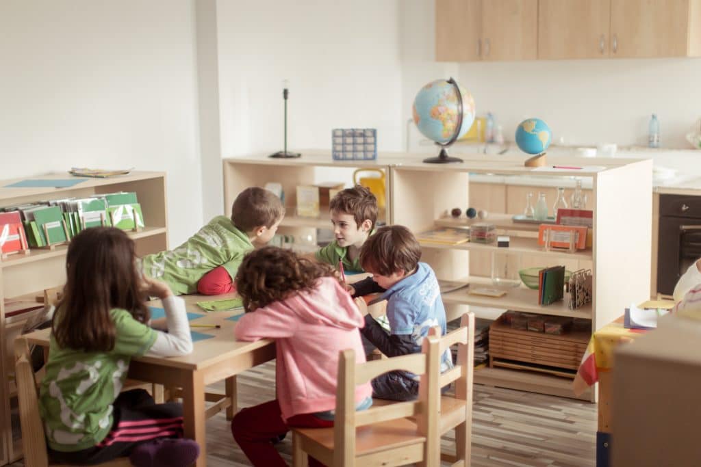 Învățarea socială într-o școală Montessori