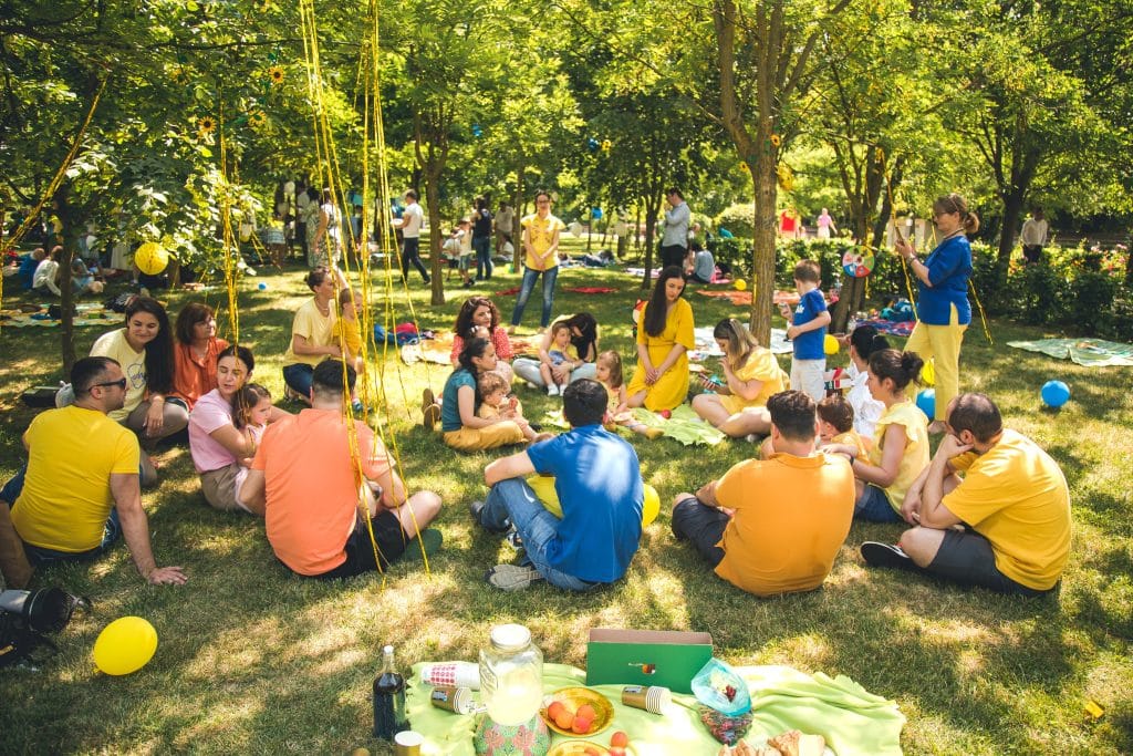 Serbarea - celebrare a comunității și bucuria de a fi împreună